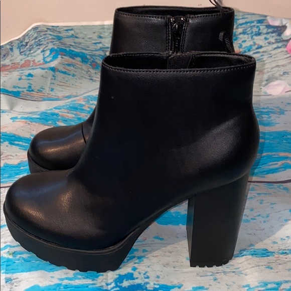 Divided Shoes - Boots